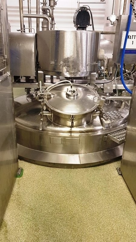 LOT 10 KETTLE