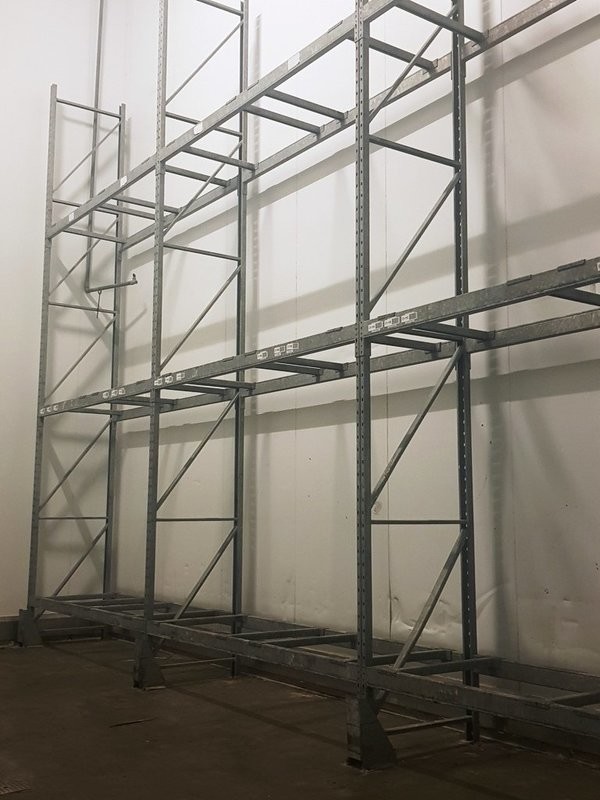 LOT 46 RACKING
