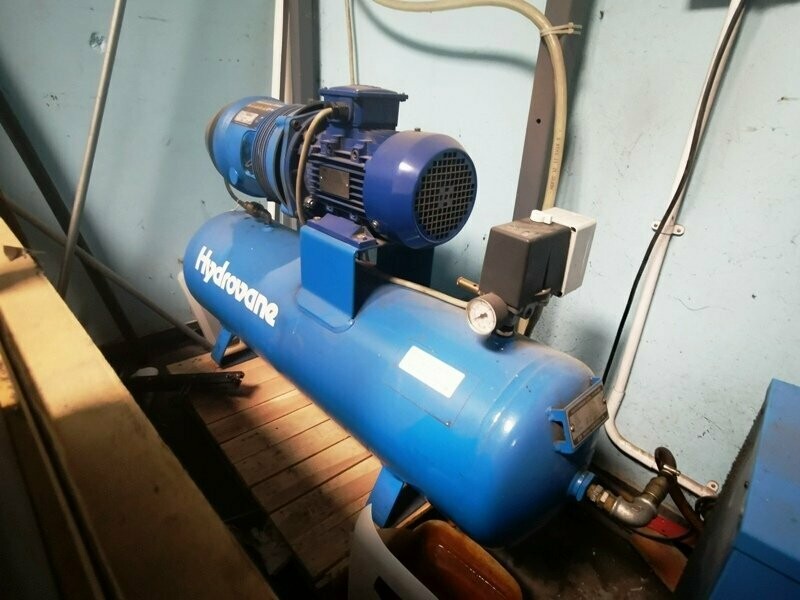 LOT 10 Compressor