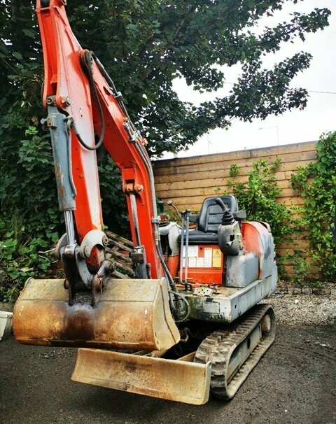 Lot 4 - Libra Mini Excavator
