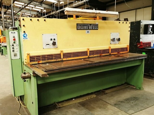 LOT 17 - GUILLOTINE