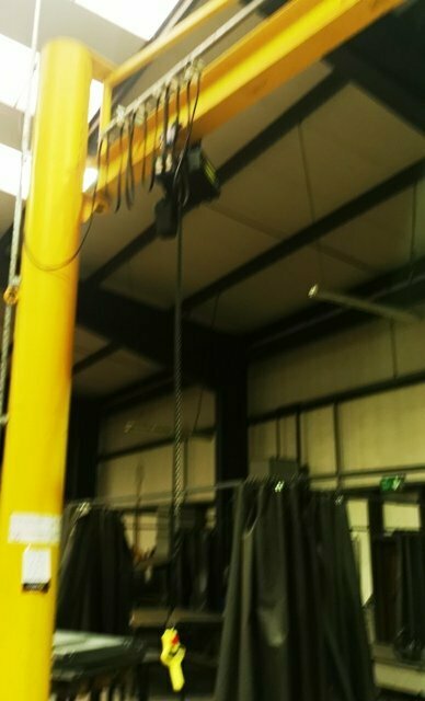 LOT 69 - CRANE
