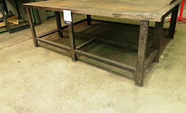 LOT 70 - TABLE