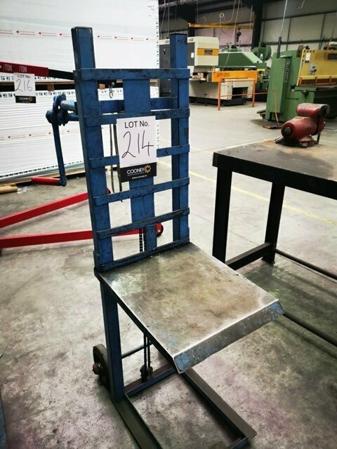 LOT 214 - ELEVATING TABLE