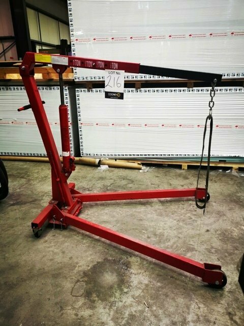 LOT 216 - ENGINE HOIST