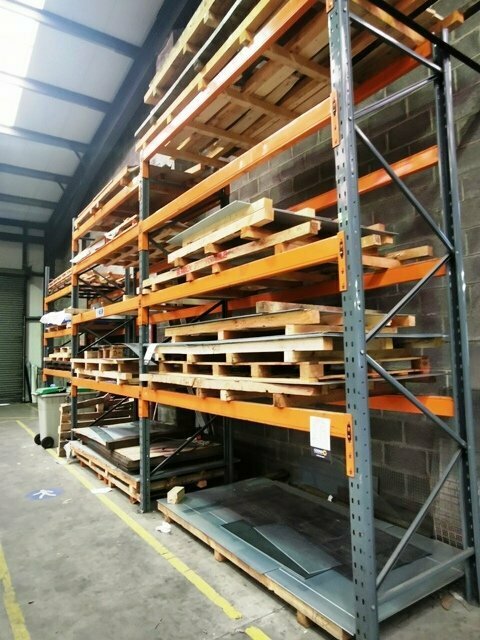 LOT 219 - RACKING