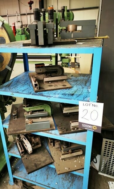 Lot 20 - Lever Groups