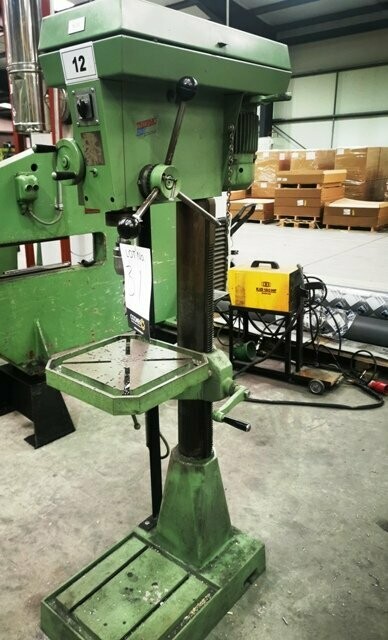 Lot 31 - Lever Groups
