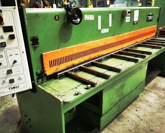 LOT 14 - 2.5mm guillotine