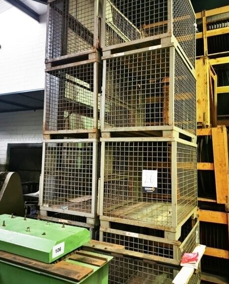 LOT 20 - Pallet cages