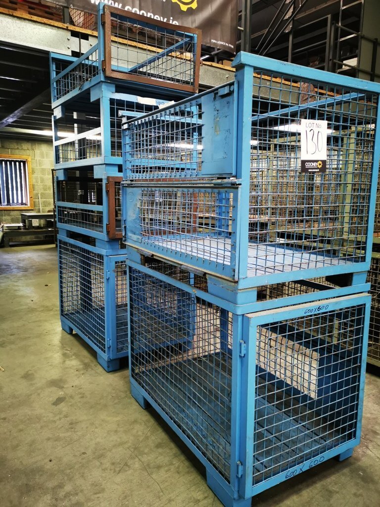 LOT 130 - Cages
