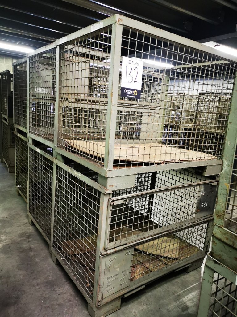 LOT 132 - Cages