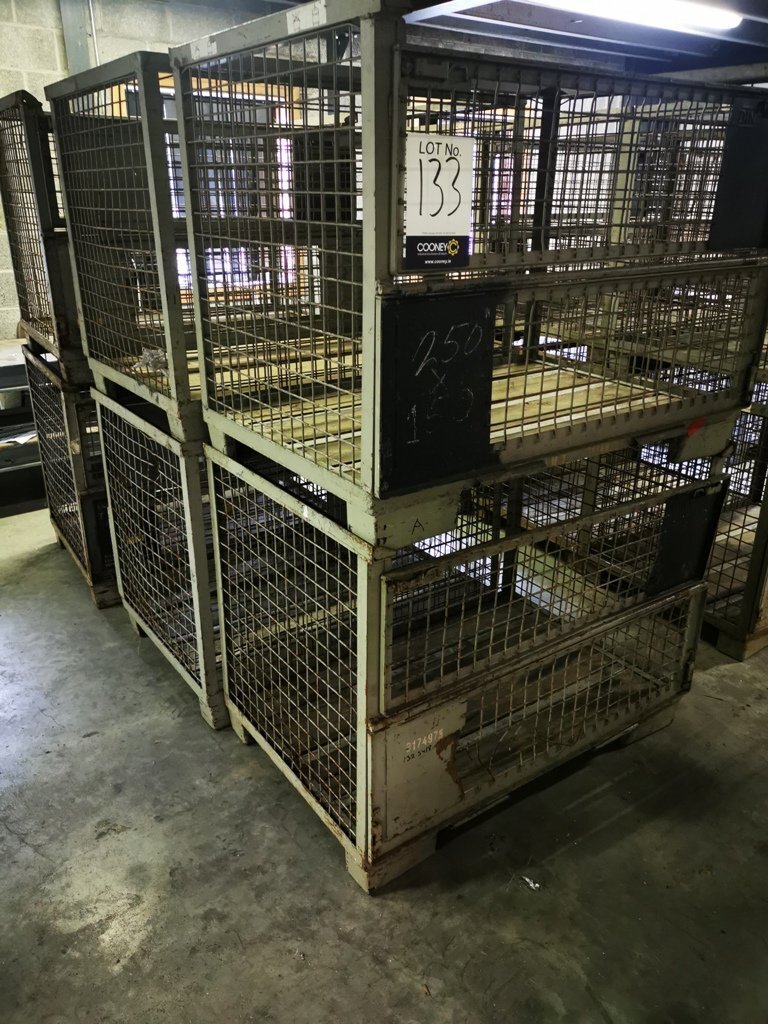 LOT 133 - Cages
