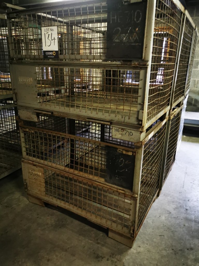 LOT 134 - Cages