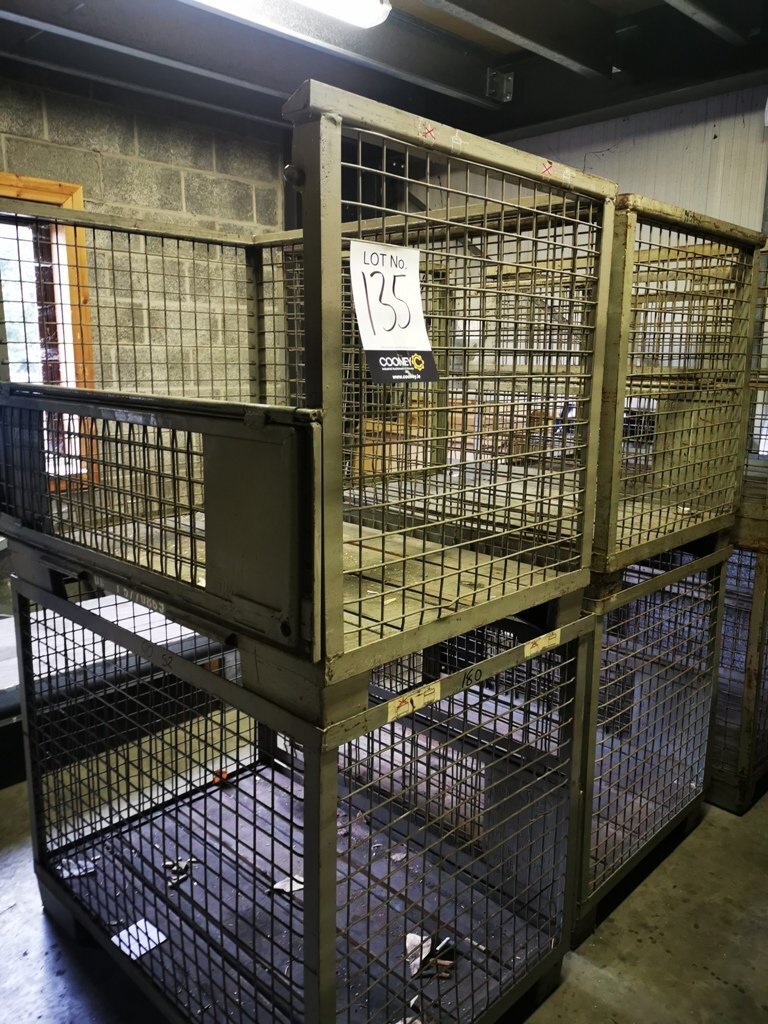 LOT 135 - Cages