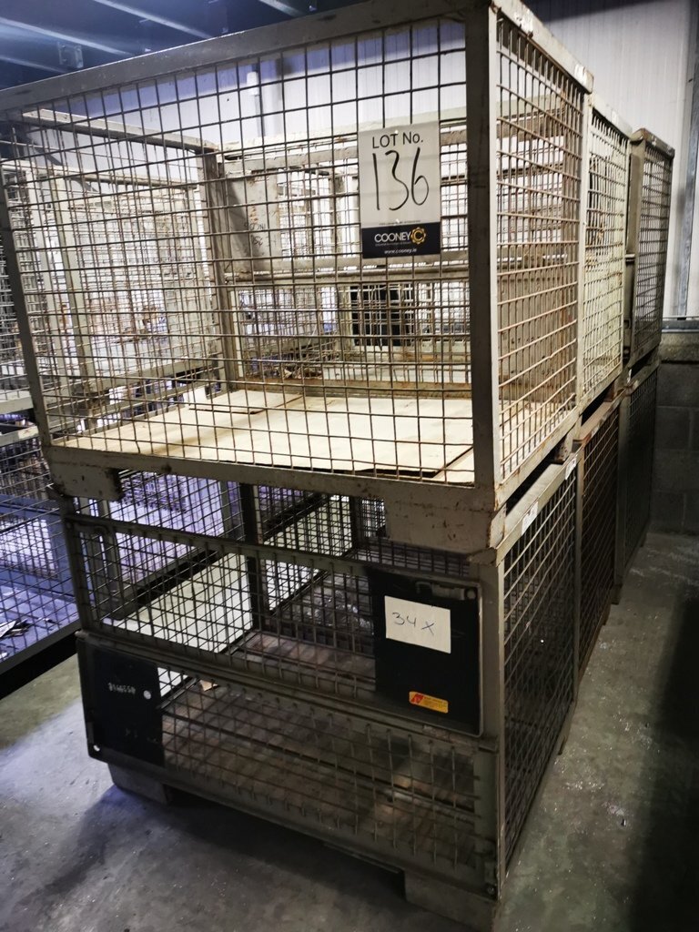 LOT 136 - Cages