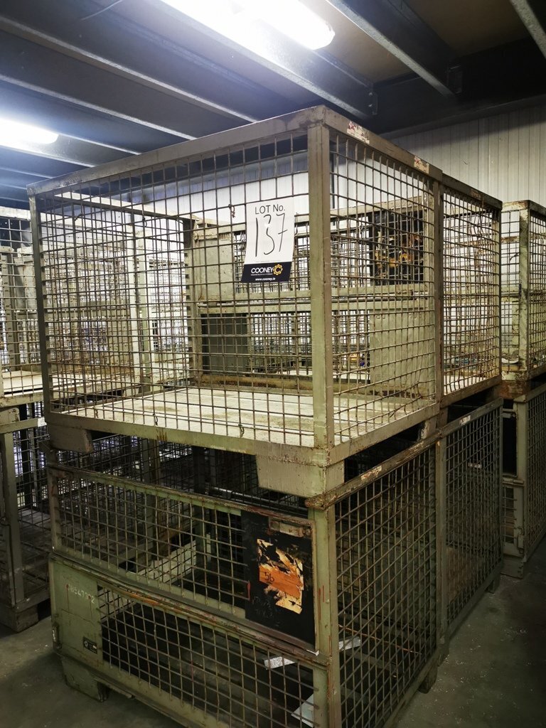 LOT 137 - Cages
