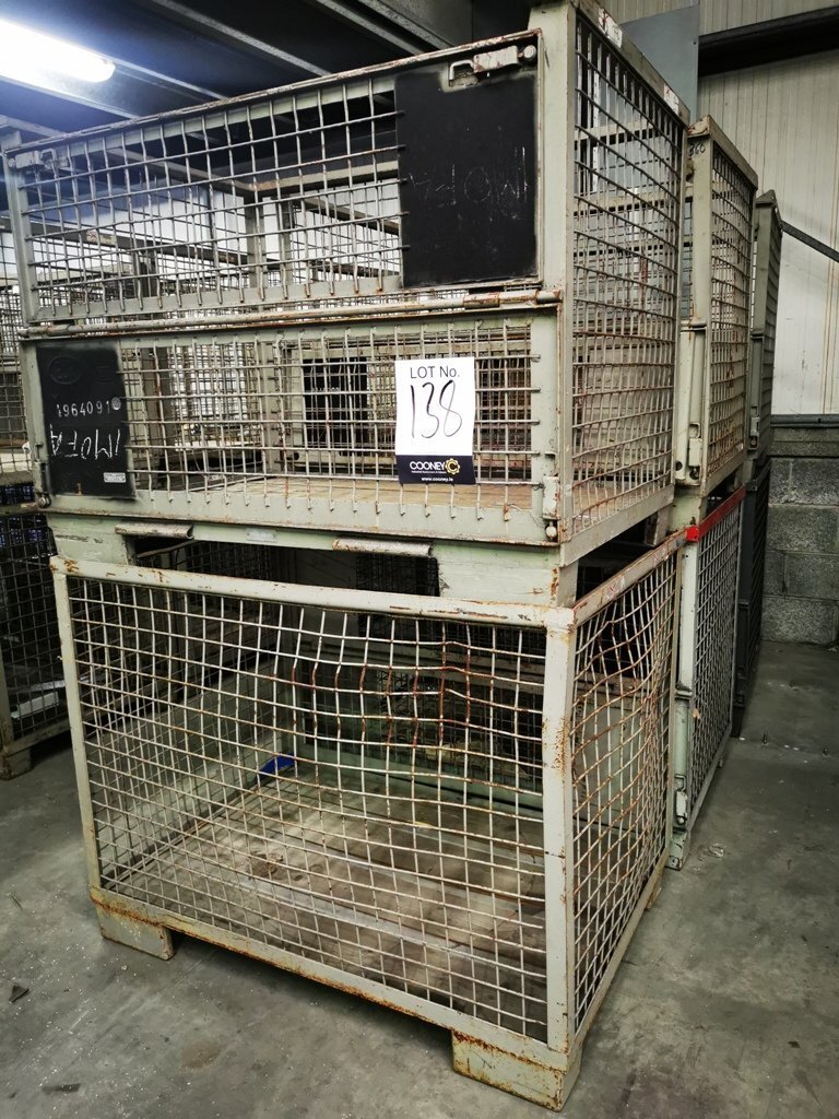 LOT 138 - Cages