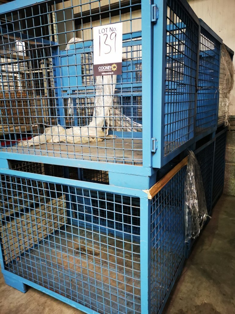 LOT 139 - Cages