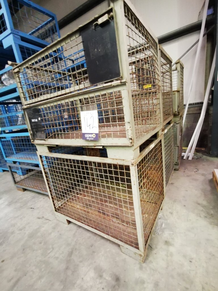 LOT 142 - Cages