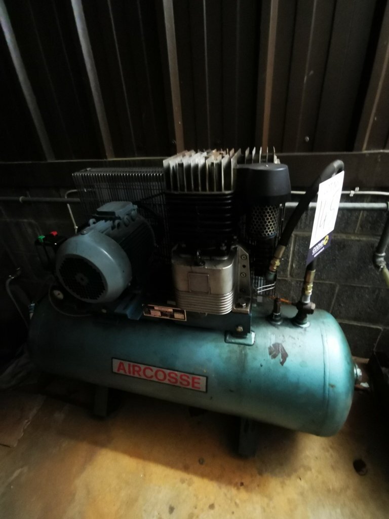 LOT 145 - Compressor