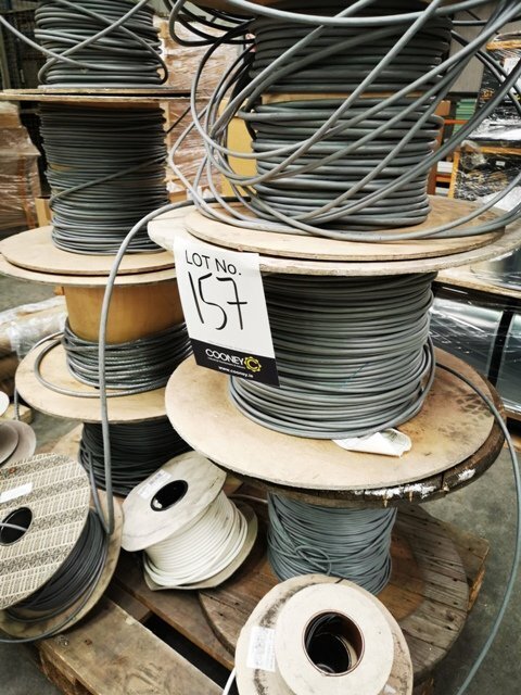 LOT 157 - Cable