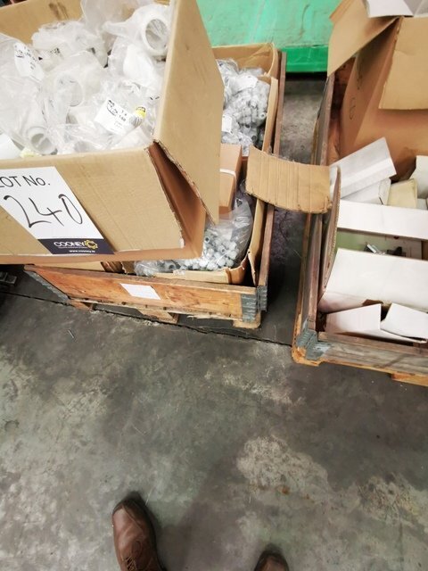 LOT 240 - Components