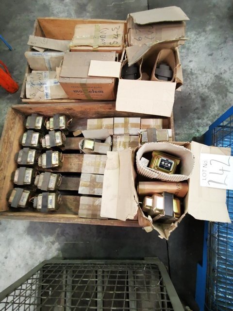 LOT 242 - Parts