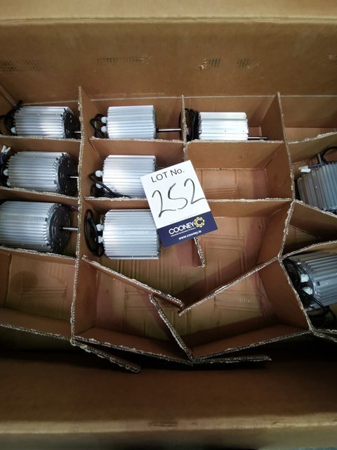 LOT 252 - Motors