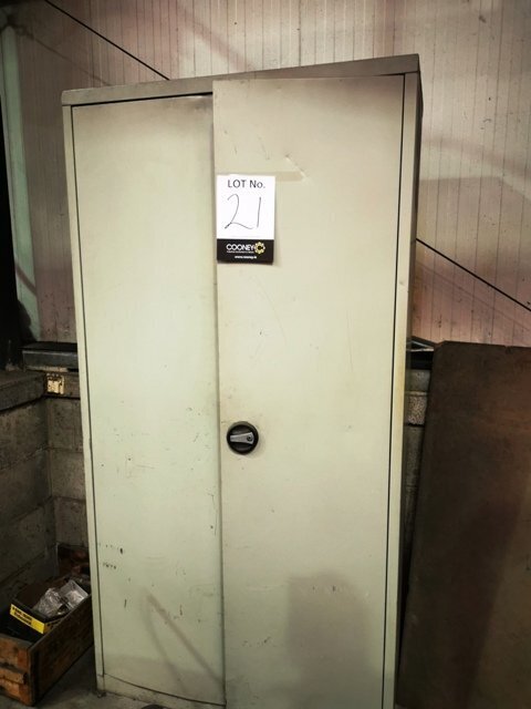 LOT 21  -  FURNITURE
