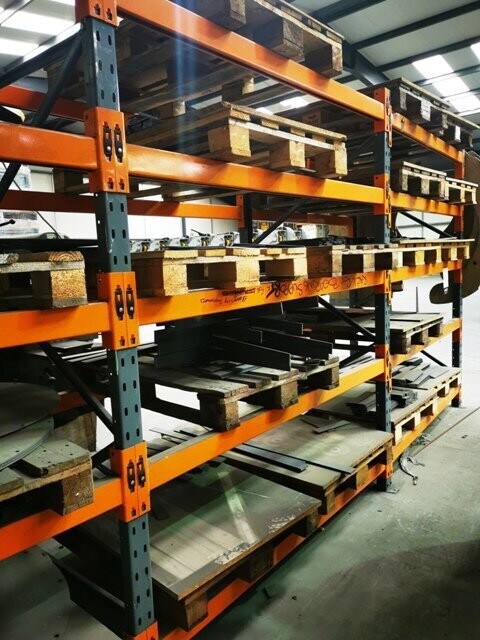 LOT 39  -  RACKING