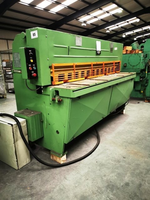 LOT 71  -  GUILLOTINE