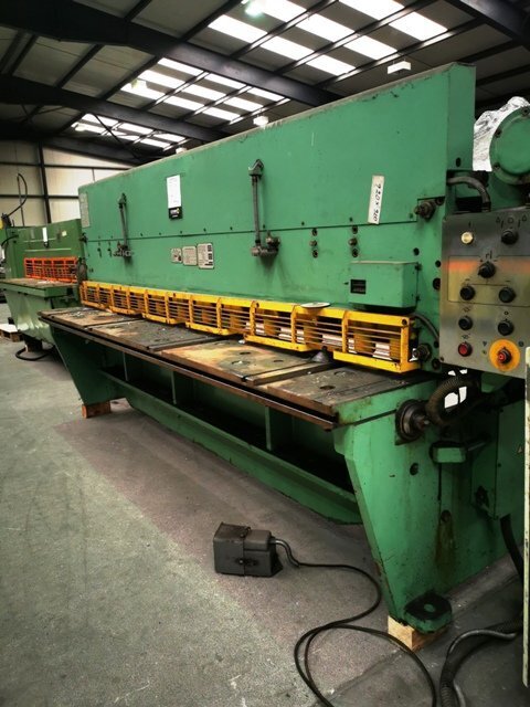 LOT 72  -  GUILLOTINE