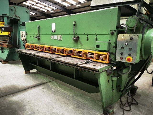 LOT 78  -  GUILLOTINE