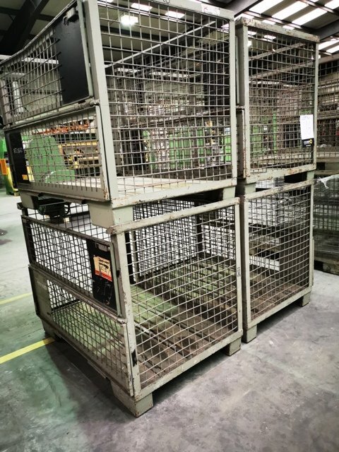 LOT 116  -  CAGES