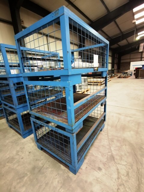 LOT 167  -  CAGES