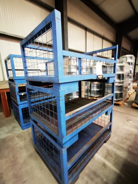 LOT 169  -  CAGES
