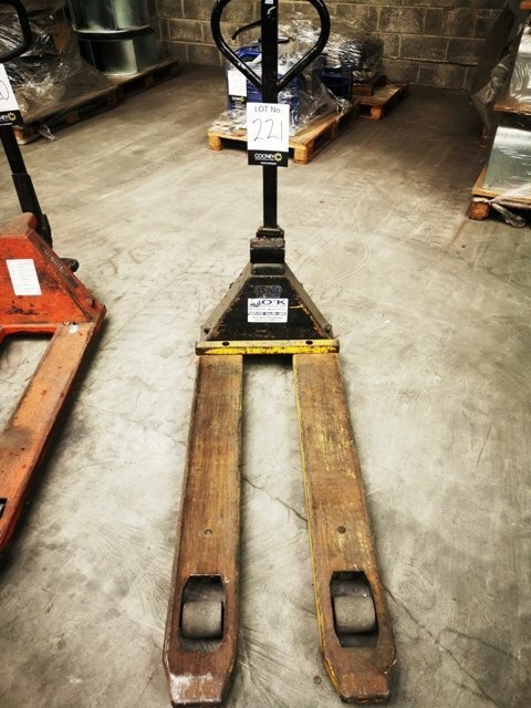 LOT 221  -  PALLET TRUCK
