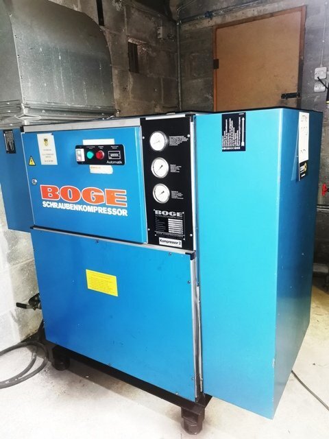 LOT 229  -  COMPRESSOR