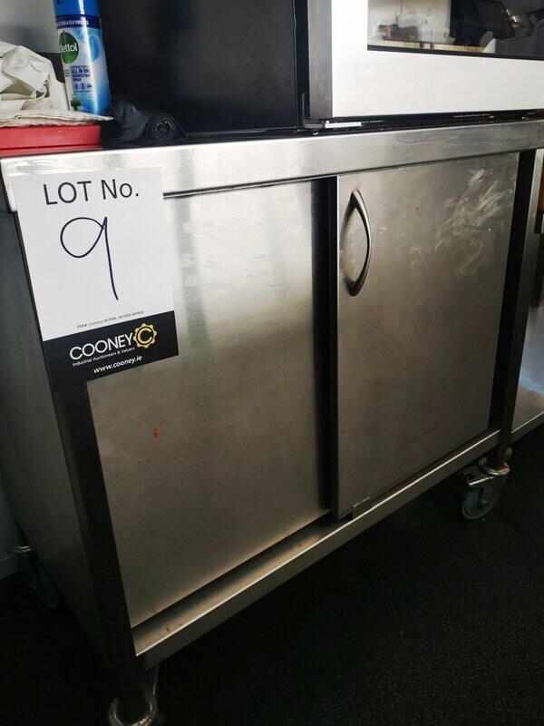 LOT 9 - CUPBOARD