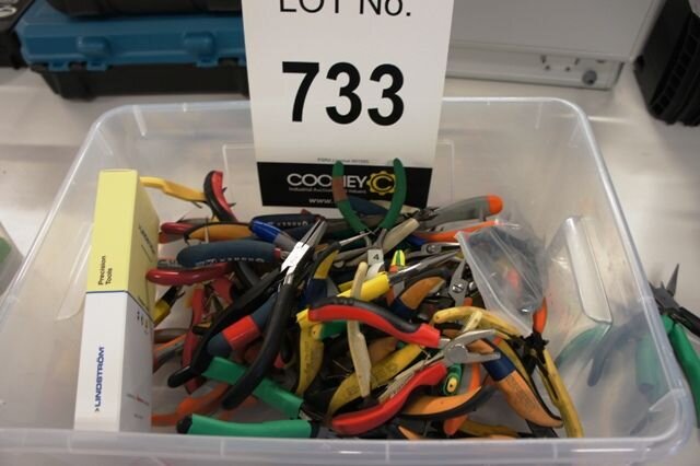LOT 723 -  Tools