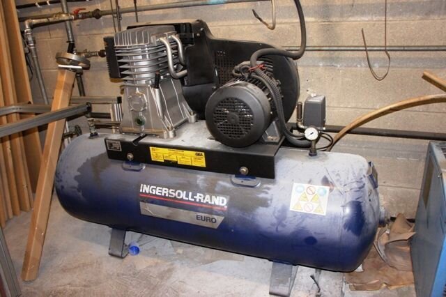 LOT 748 -  Compressor