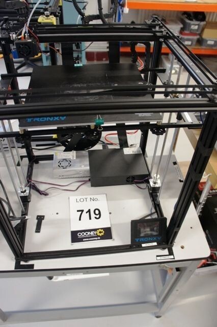 LOT 719 -  3D printer
