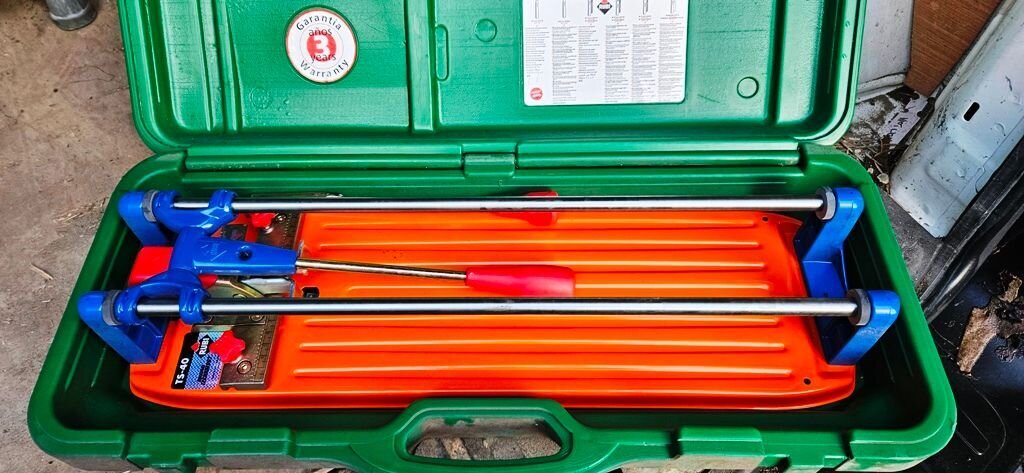 LOT 22 -  Tile Cutter