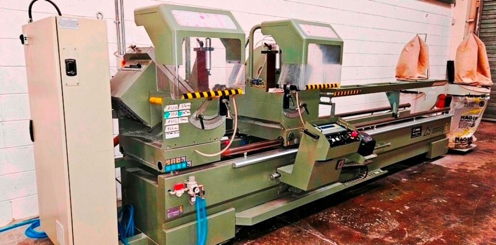 LOT 800 -  Double head mitre saw