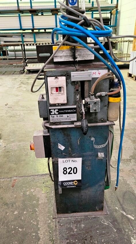 LOT 820 -  Saw
