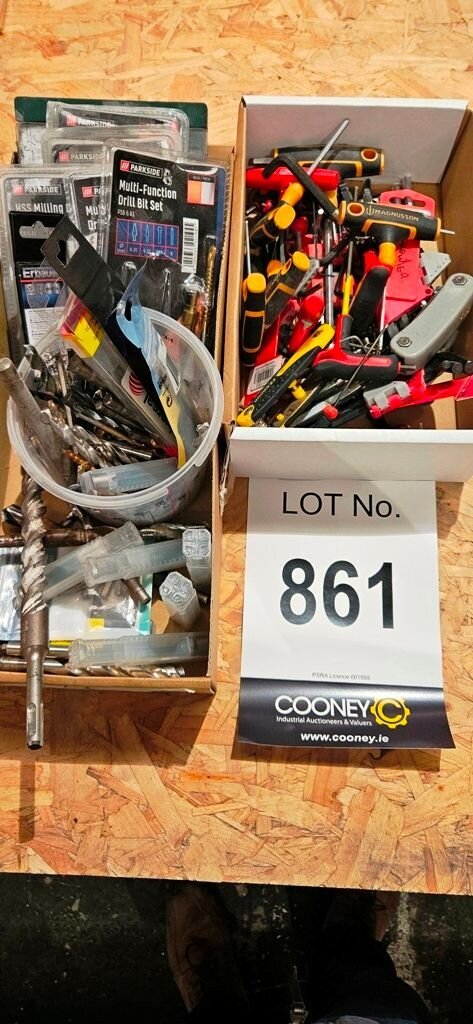 LOT 861 -  Tools