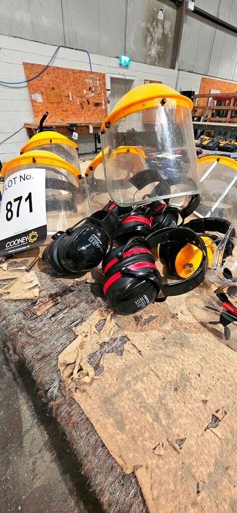 LOT 871 -  Tools