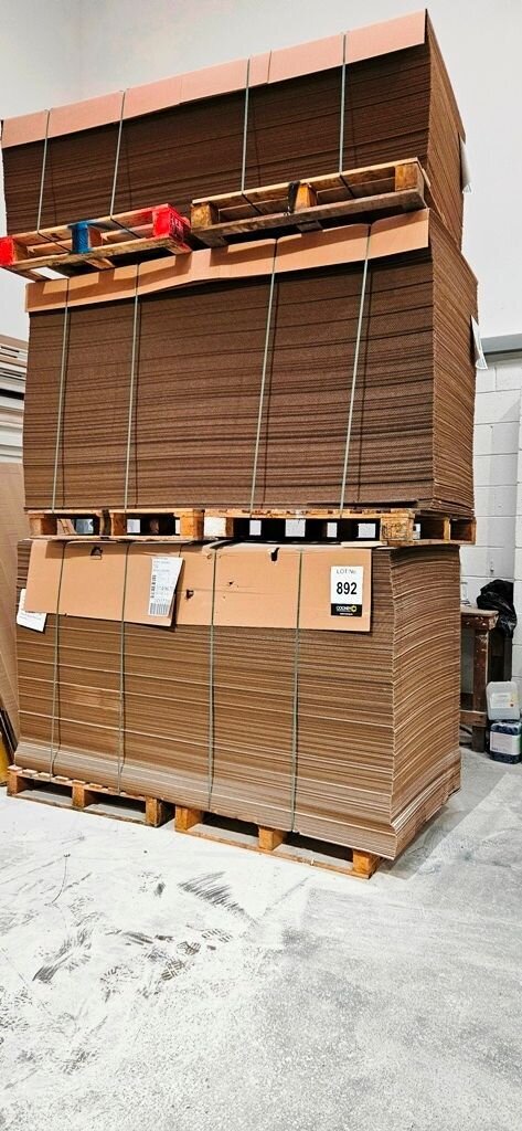 LOT 892 -  Packaging
