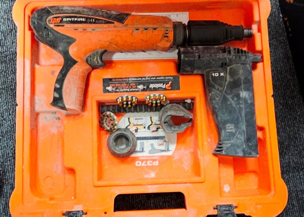 LOT 7 -  NAIL GUN